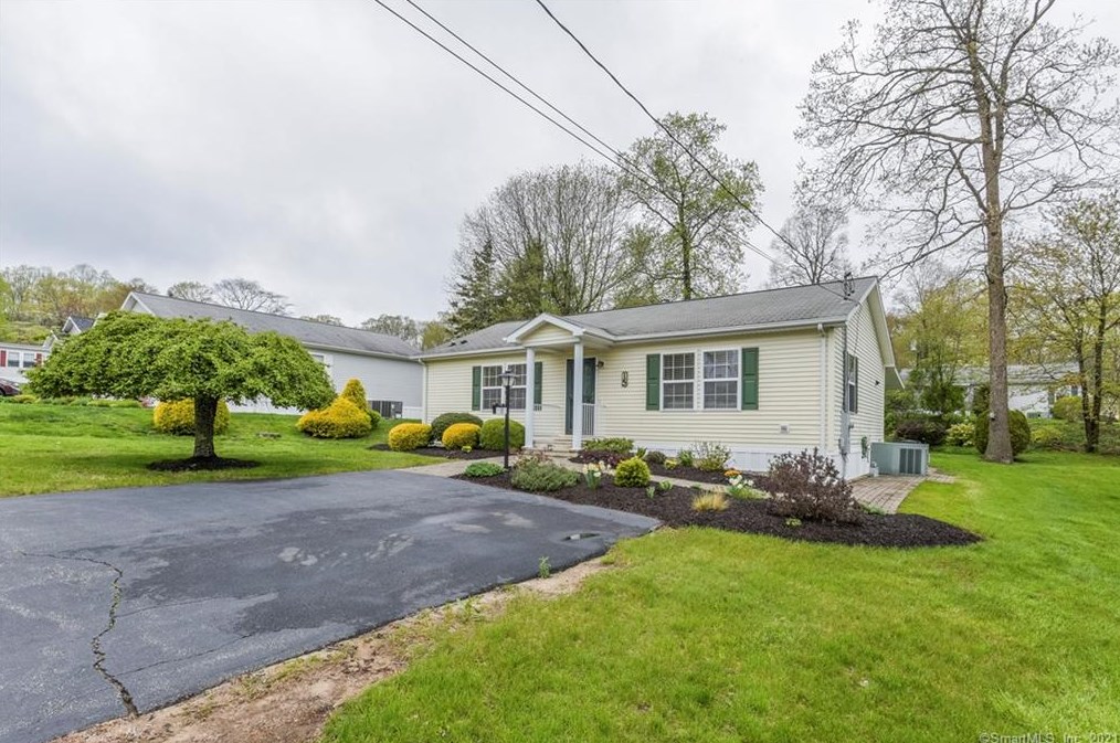 15 Beechwood Rd, Deep River, CT 06419