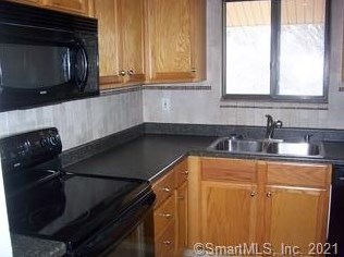 25 Amato Dr #h, Wapping, CT