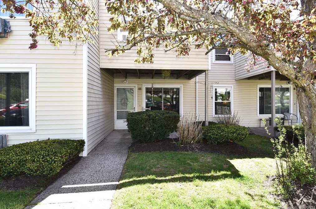 319 E Mitchell Ave #319, Cheshire, CT 06410
