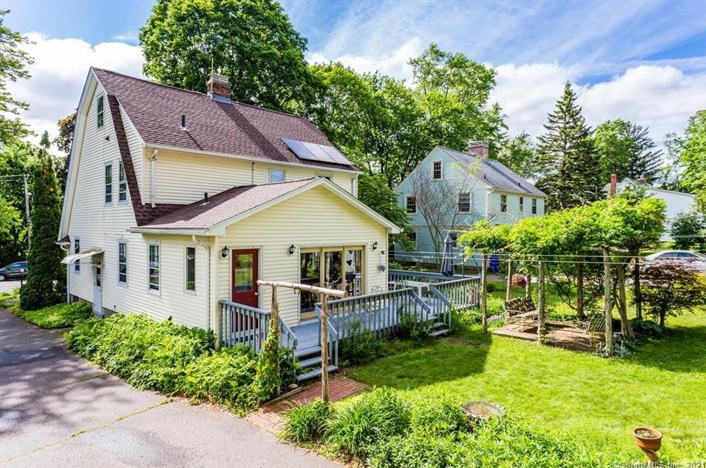 127 Griswold Rd, Hartford, CT 06109-3624