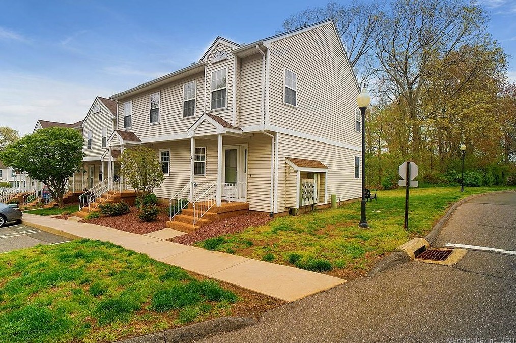21 Marjorie Ln #21, Manchester, CT 06042
