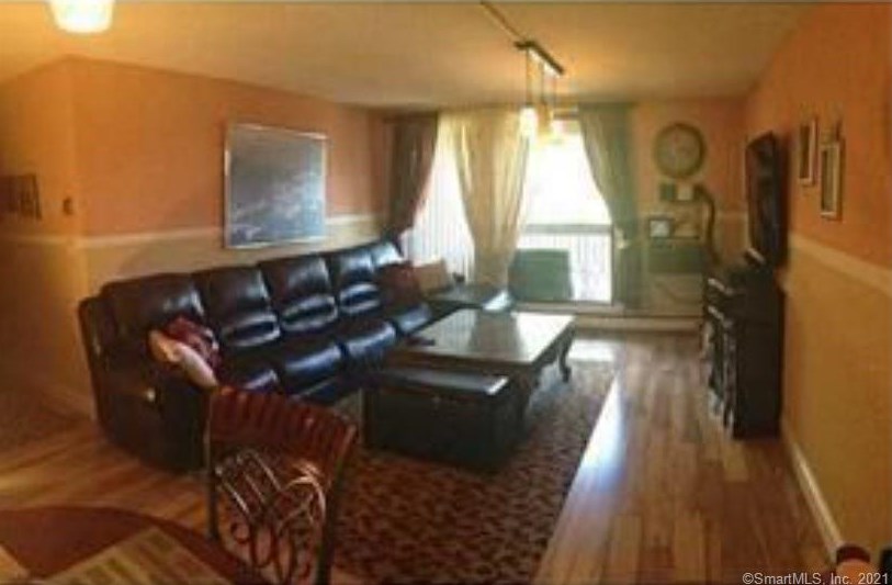 1212 Cromwell Hills Dr, Cromwell CT  06416-1839 exterior