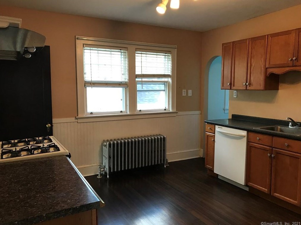 340 Oakwood Ave, Hartford, CT 06110