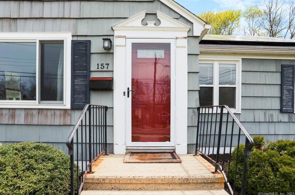157 Winslow Dr, New Haven, CT 06516-6915