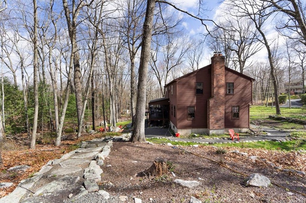16 Rowledge Pond Rd, Sandy Hook, CT 06482