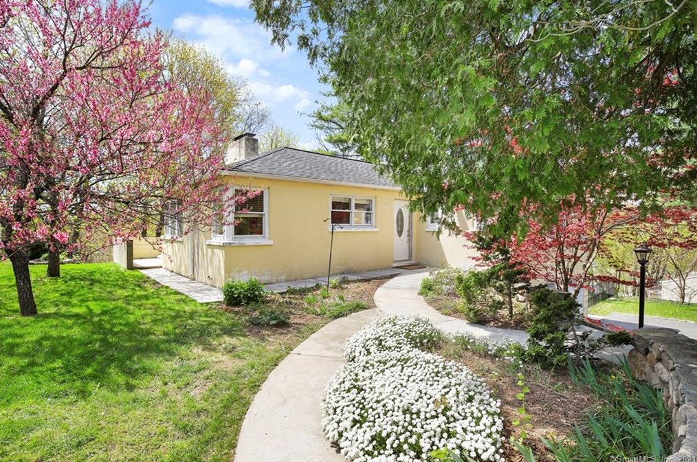 27 Judd Ave, Bethel, CT 06801