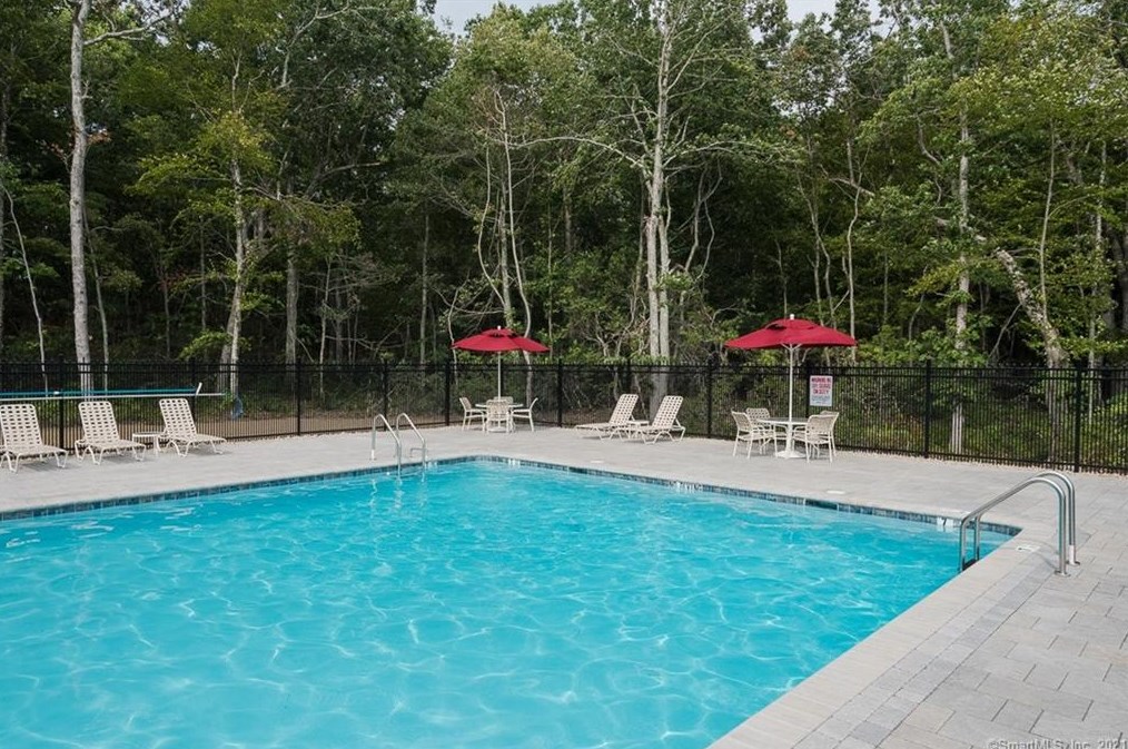4 Arbor Crossing, East Lyme, CT 06333