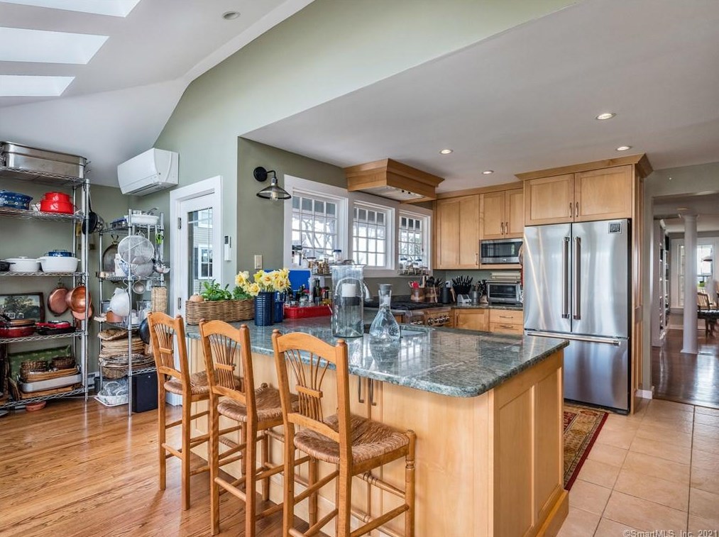 149 Prospect Ave, Guilford CT  06437-3100 exterior