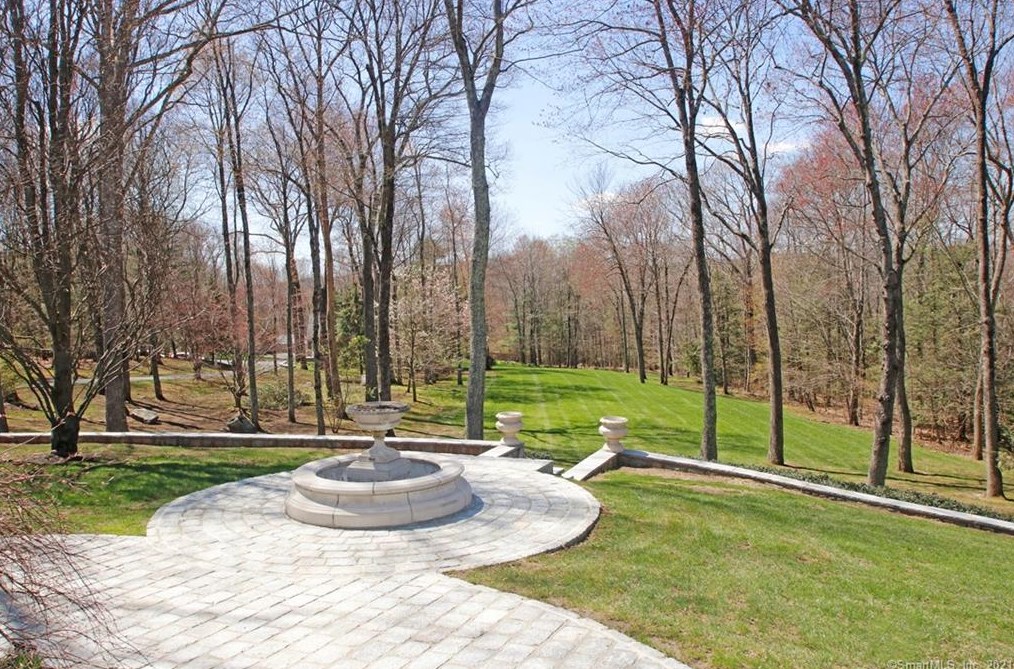 58 High Valley Dr, Collinsville, CT 06019-4523
