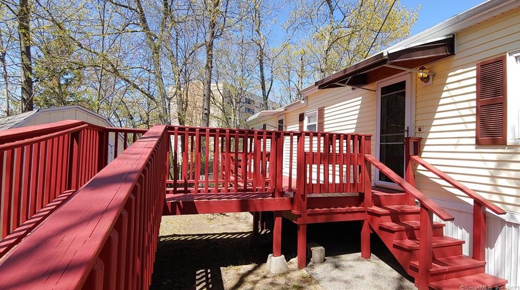 20 Mountain Dr, Huntington, CT 06484