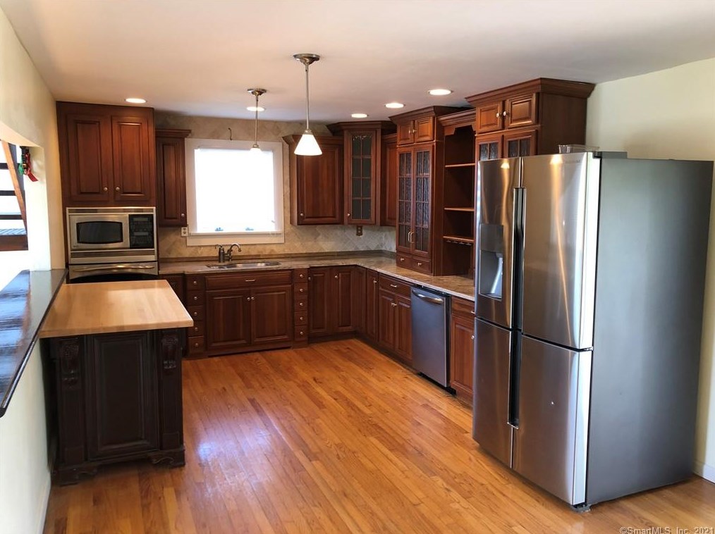 69 Neptune Dr, Fenwick, CT 06475-2935