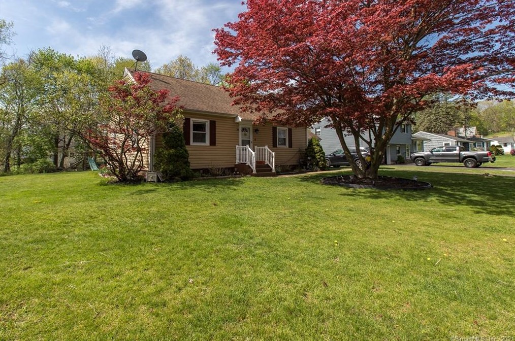 43 Horseshoe Dr, Meriden, CT 06450 exterior