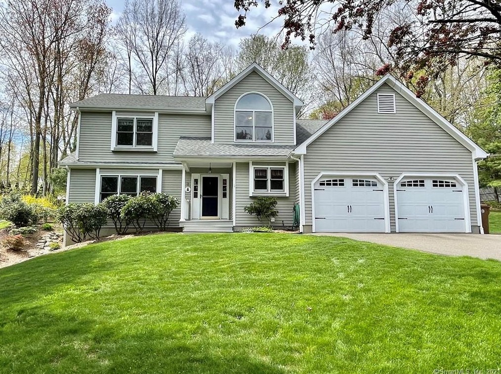 3 Grist Mill Ln, Huntington, CT 06484