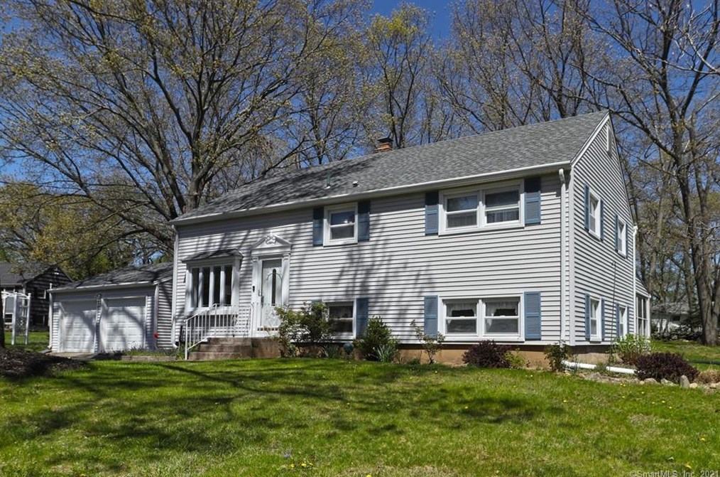 249 Midland Dr, Orange, CT 06477-1112