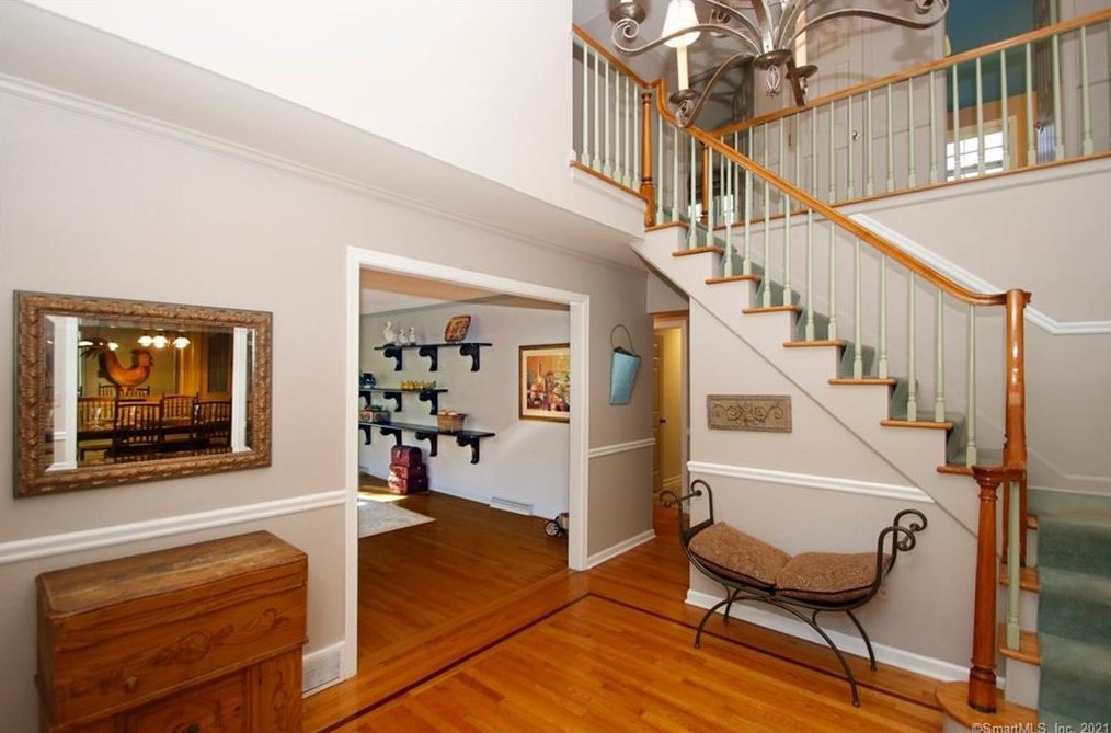 10 Stonewall Ln, New Haven, CT 06525 exterior