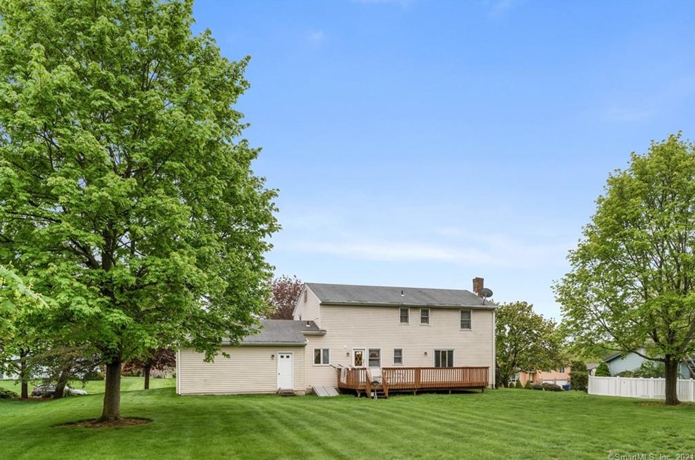 105 Lisa Dr, Wapping, CT 06074