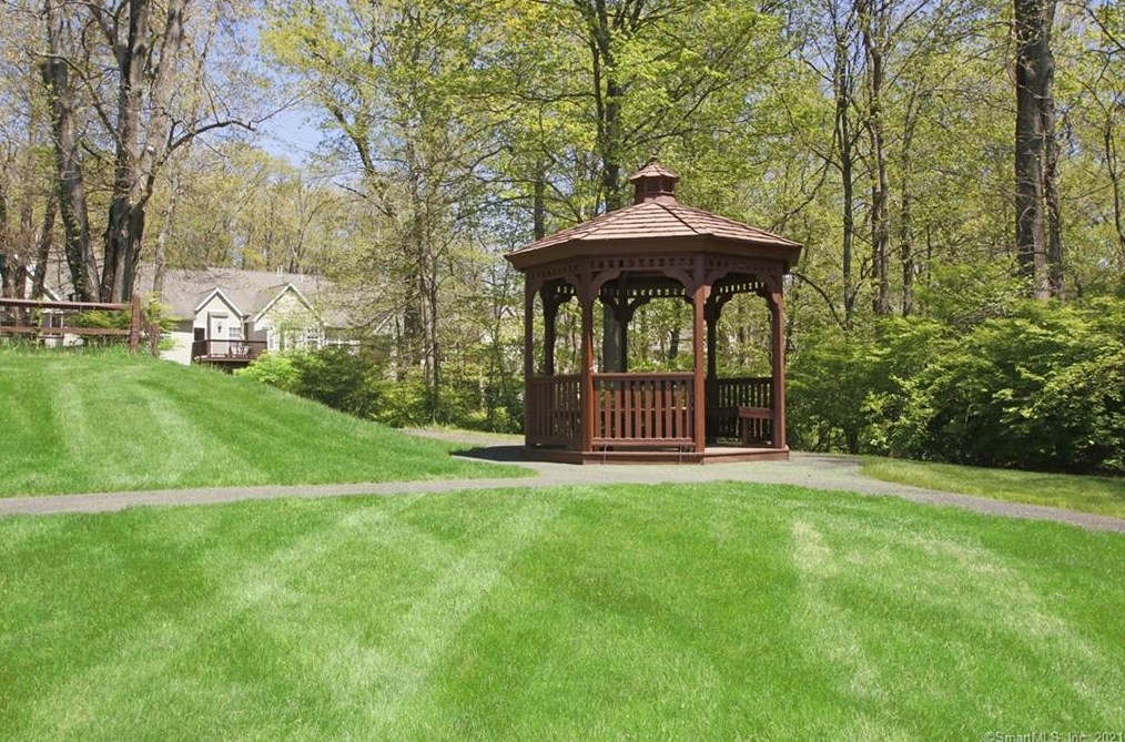 156 Jennifer Ln, Sandy Hook CT  06482-1705 exterior