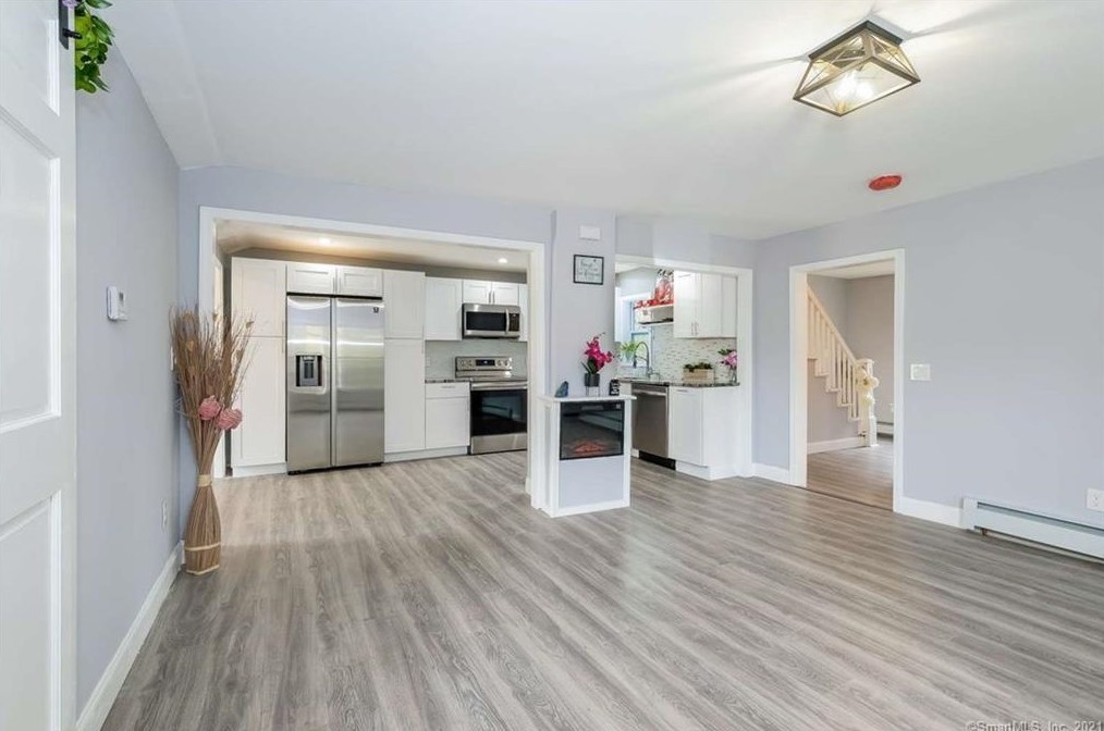 201 Elm Hill Rd, Vernon CT  06066-5213 exterior