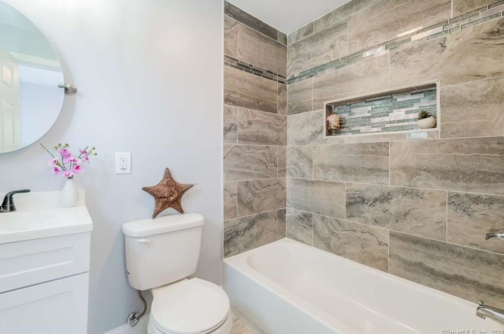 201 Elm Hill Rd, Vernon CT  06066-5213 exterior