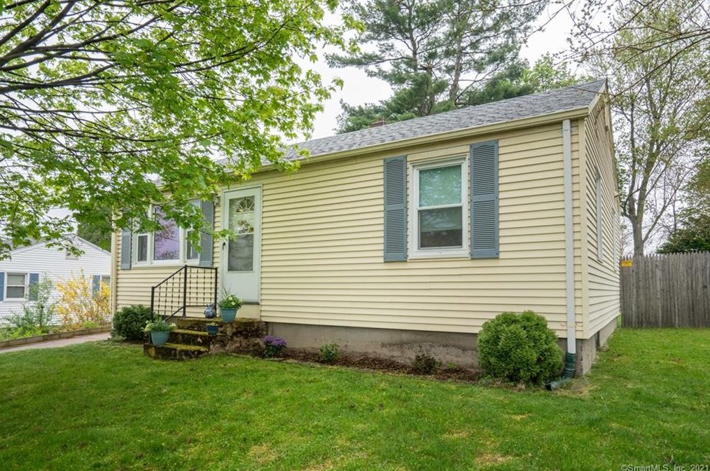 3 Helena Dr, East Windsor, CT 06016
