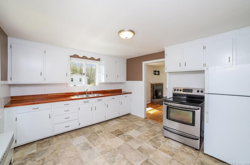 26 Doubleday Rd, Columbia, CT 06237-1405