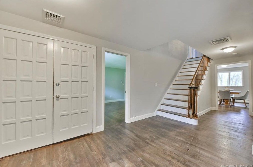 195 Orchard Hill Dr, Wapping, CT 06074