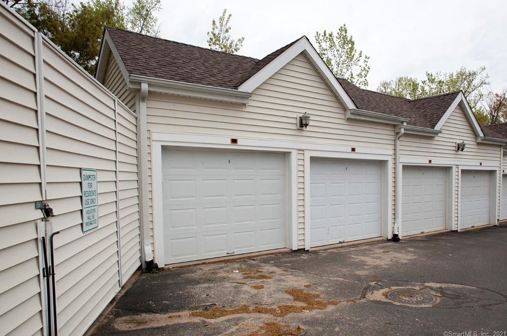 1 King Philip Dr, Hartford CT  06117-2100 exterior