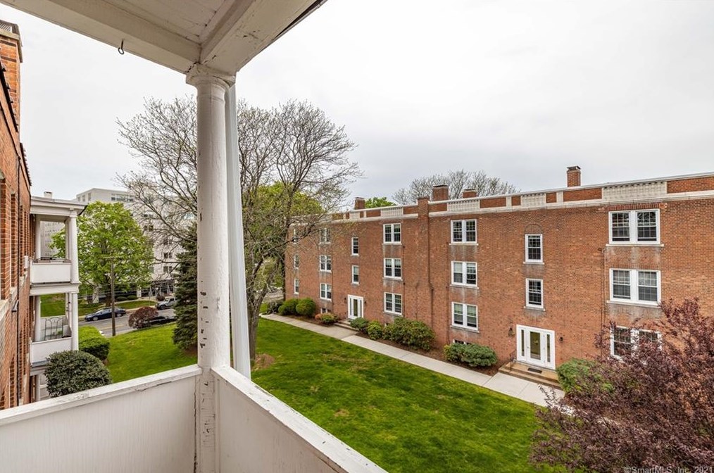 9 Robin Rd, Hartford CT  06119-1226 exterior