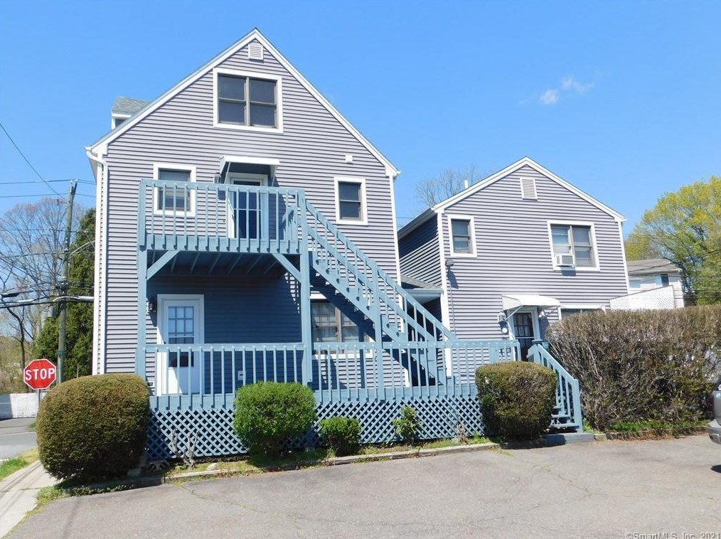 654 Black Rock Tpke, Fairfield CT  06825-4743 exterior