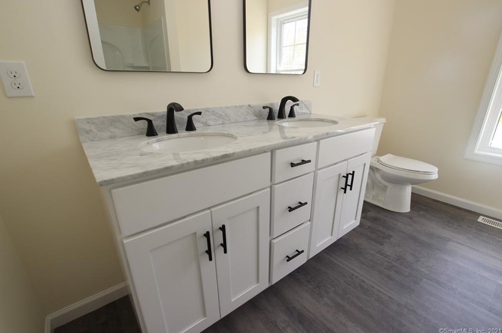 4 Saw Mill Rd, Danbury CT  06810-5141 exterior