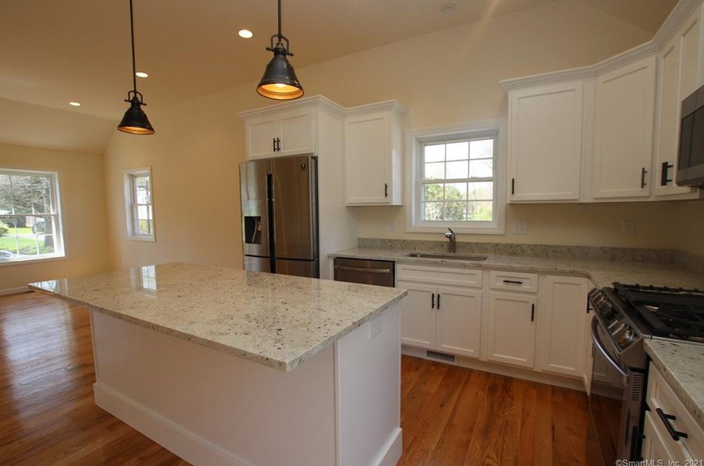 4 Saw Mill Rd, Danbury CT  06810-5141 exterior