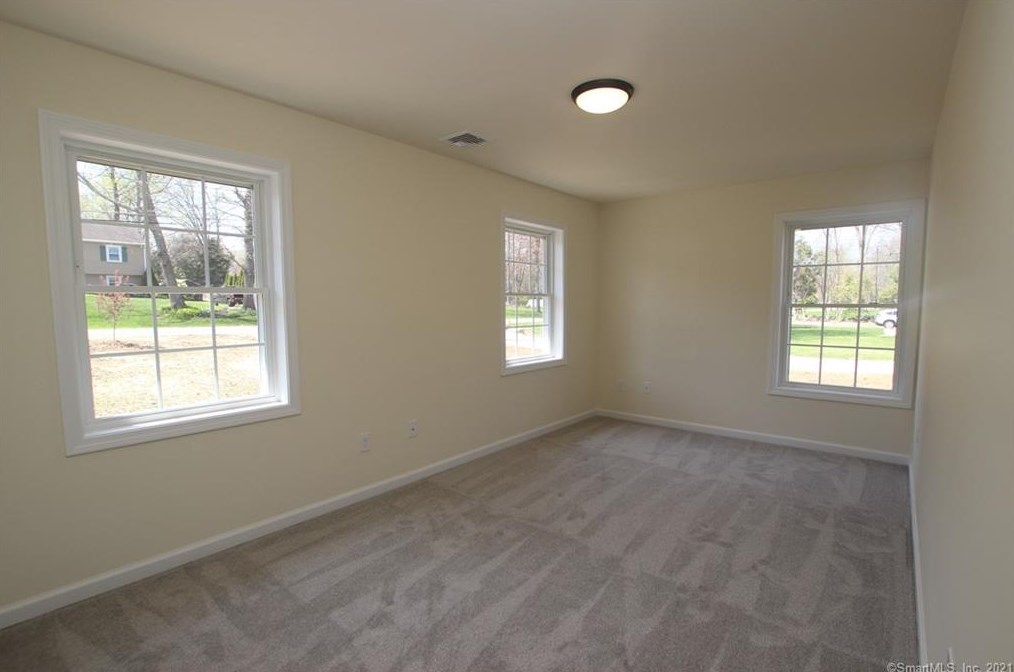 4 Saw Mill Rd, Danbury CT  06810-5141 exterior