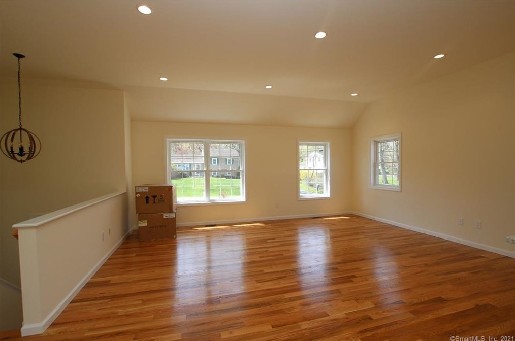 4 Saw Mill Rd, Danbury CT  06810-5141 exterior