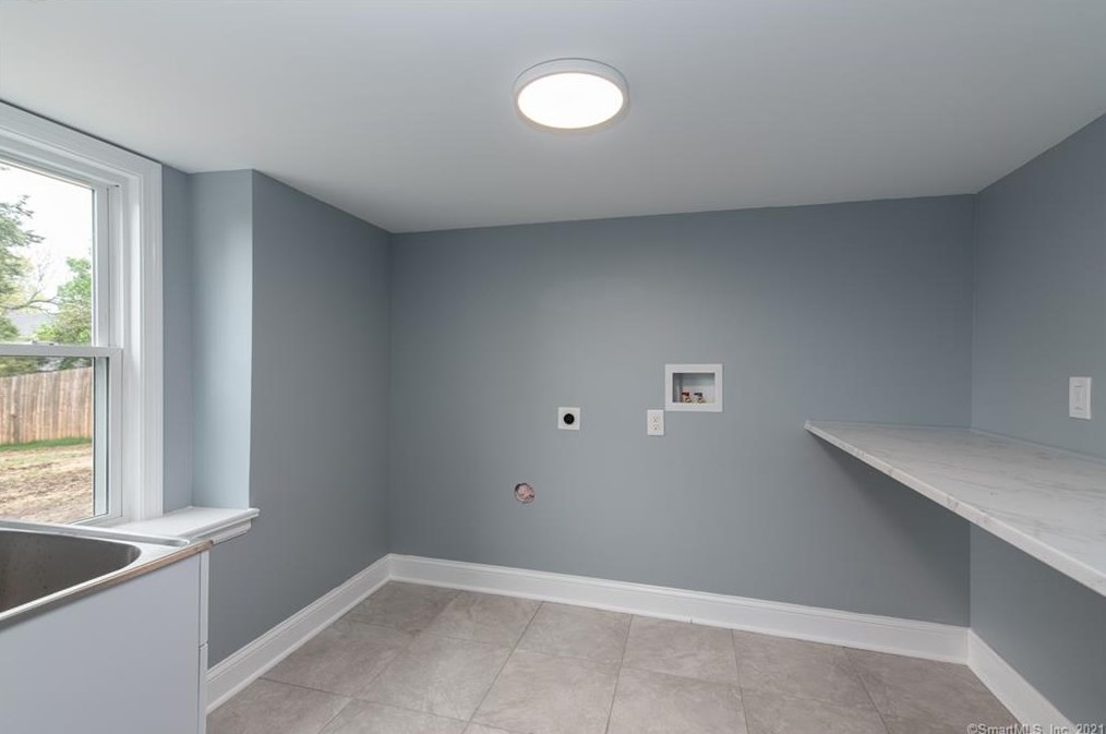932 Ridge Rd, Hartford CT  06109-2855 exterior