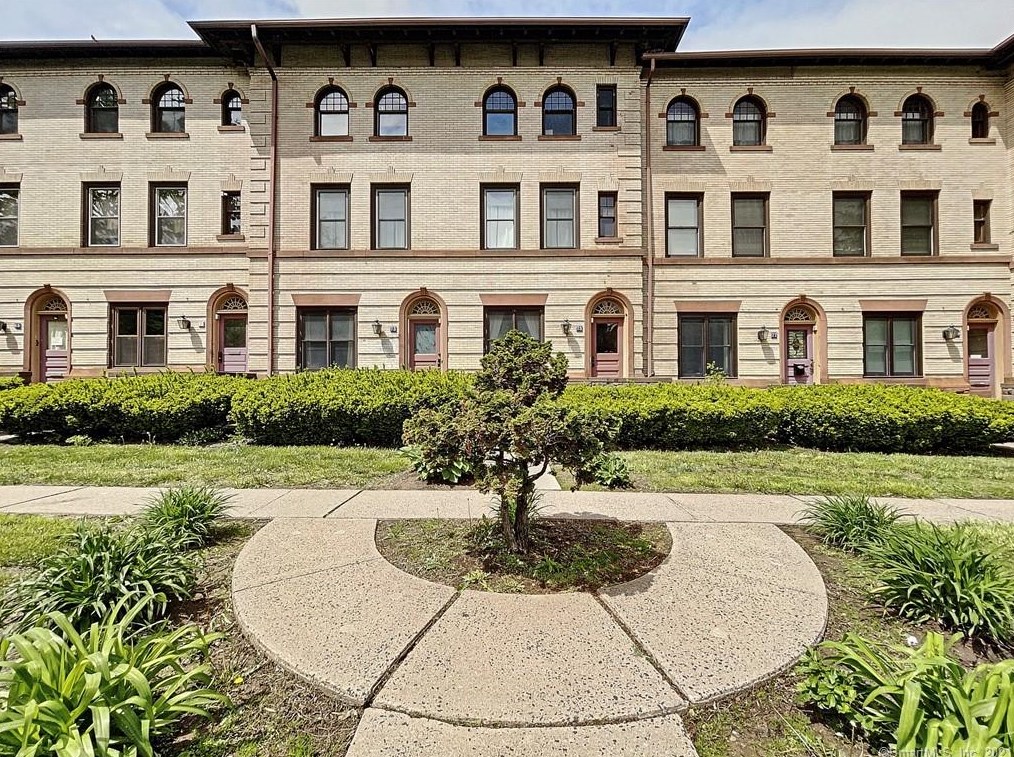 71 Imlay St, Hartford, CT 06105-3609