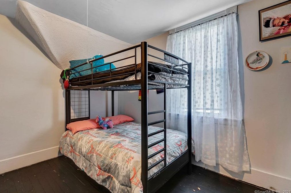 137 Blatchley Ave, New Haven CT 06513-3508 exterior