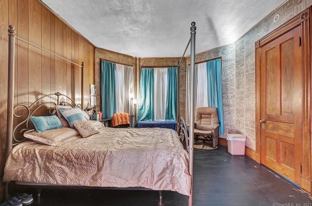 137 Blatchley Ave, New Haven CT 06513-3508 exterior