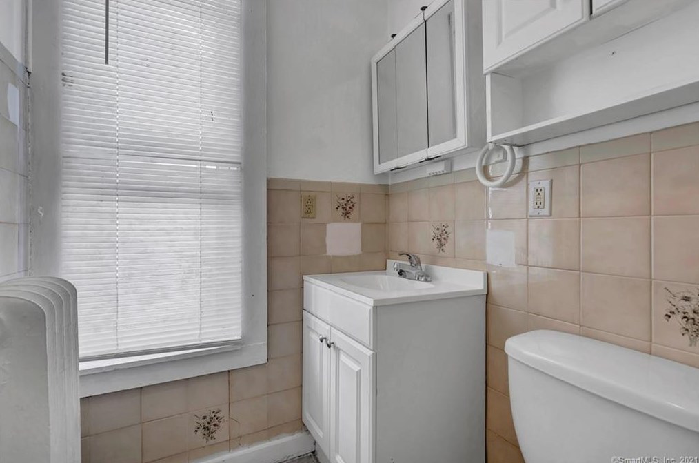 137 Blatchley Ave, New Haven CT 06513-3508 exterior