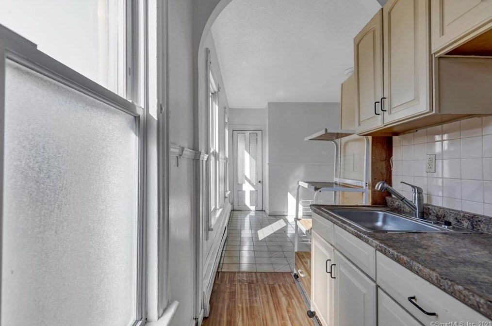 137 Blatchley Ave, New Haven CT 06513-3508 exterior