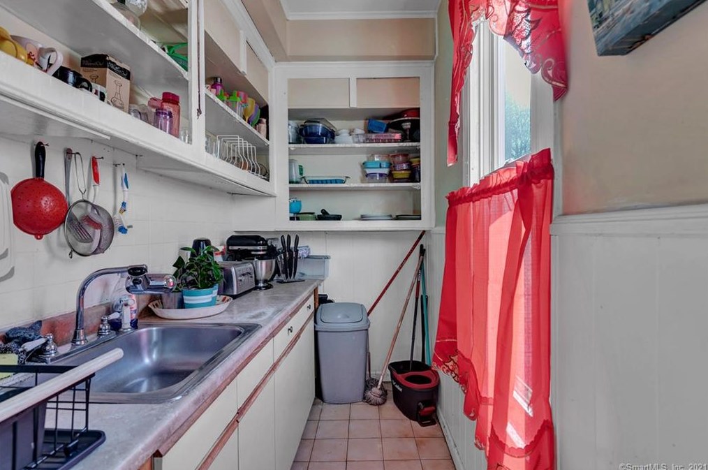 137 Blatchley Ave, New Haven CT 06513-3508 exterior