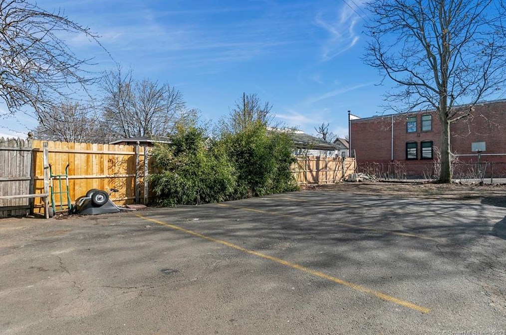 137 Blatchley Ave, New Haven CT 06513-3508 exterior