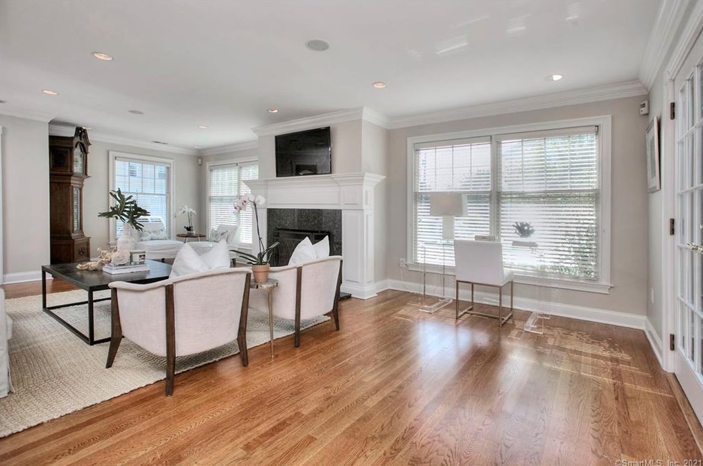 2 Murvon Ct, Westport CT  06880-6827 exterior