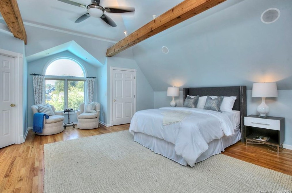 2 Murvon Ct, Westport CT  06880-6827 exterior
