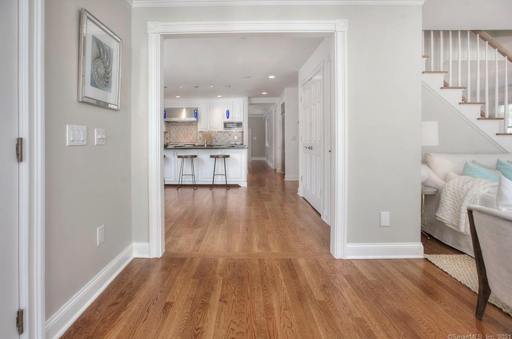 2 Murvon Ct, Westport CT  06880-6827 exterior