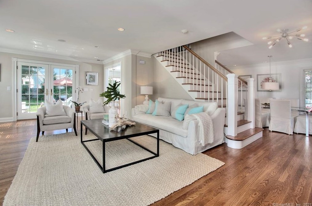 2 Murvon Ct, Westport CT  06880-6827 exterior