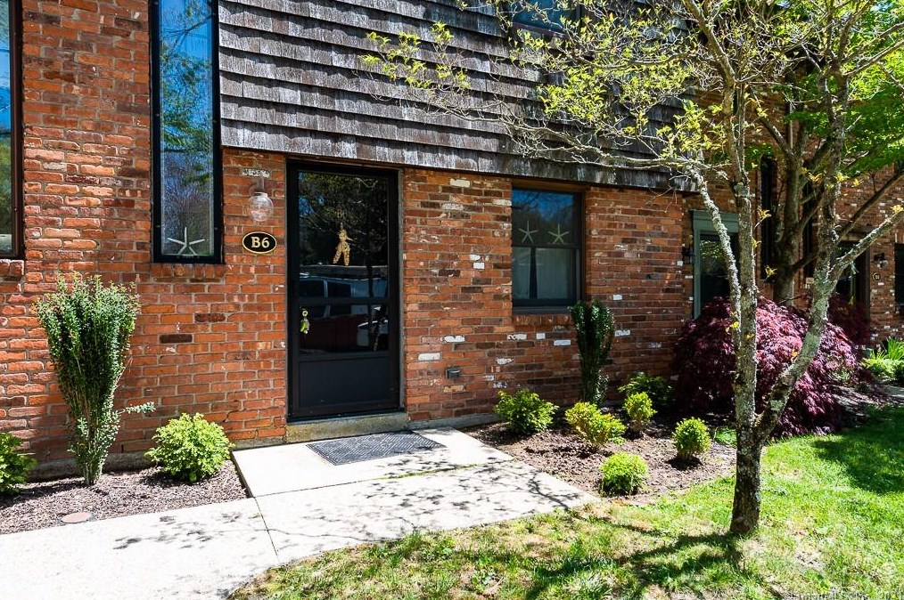 85 River Rd #b6, Essex, CT 06426