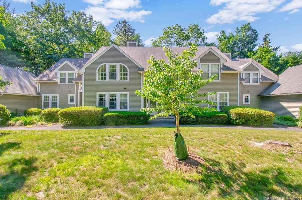 4 Chatsworth Rd #4, Granby, CT 06035