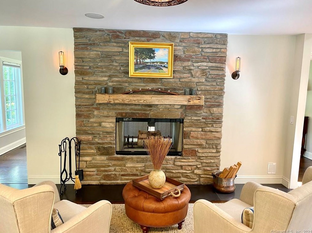 300 Newtown Tpke, Weston CT  06883-1321 exterior
