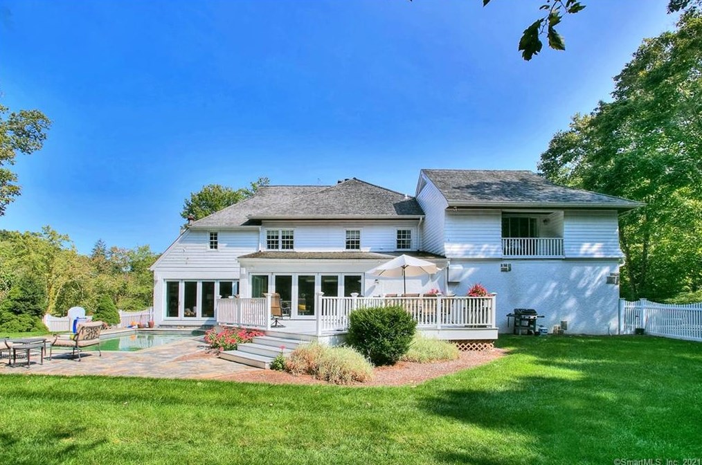 300 Newtown Tpke, Weston CT  06883-1321 exterior