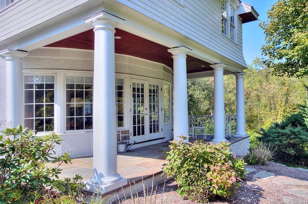 300 Newtown Tpke, Weston CT  06883-1321 exterior